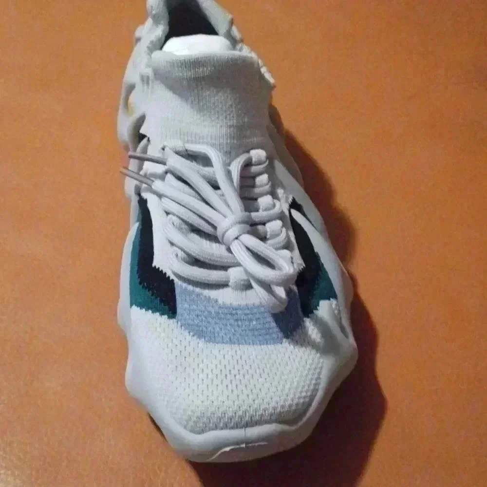 > New no tag,  very light  women's snickers - Picture 6 of 11